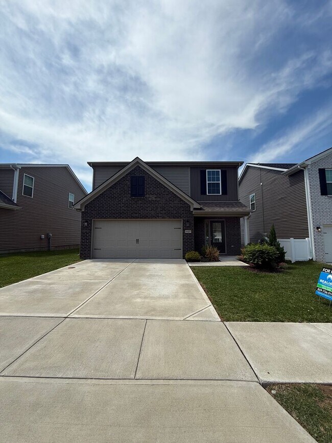 Building Photo - 4-bedroom, 2.5-bath home in Lexington, KY