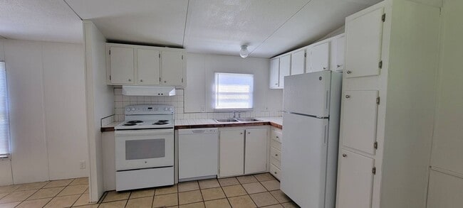 Building Photo - Ready to Move in