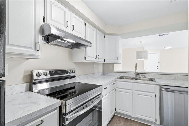 Building Photo - 819 Stratford Way