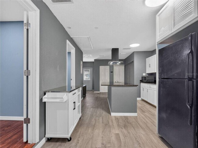 Building Photo - 465 Rio Grande Ln