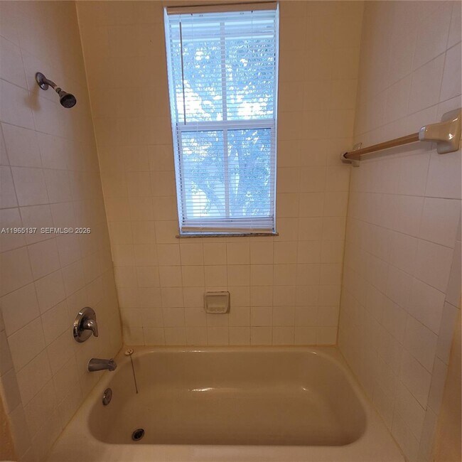 Building Photo - 1663 SE 27th Dr