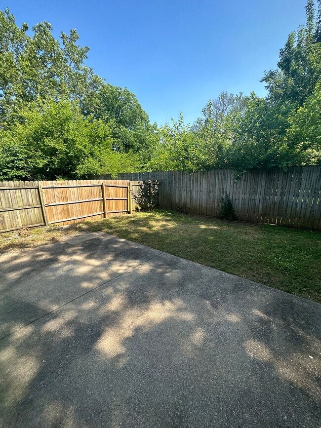 Building Photo - Cute 2 Bed 2.5 Bath House Near MTSU!