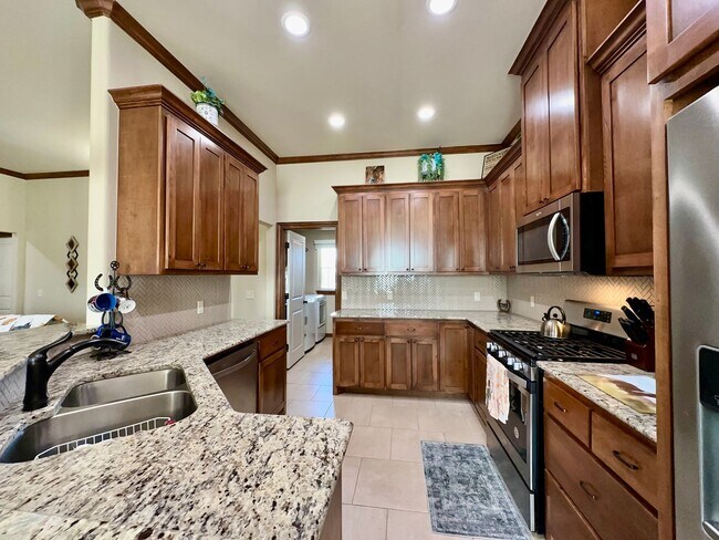 Building Photo - 3 bed, 2 bath home in Moore - Move in Deposit-Free! (If Qualified)