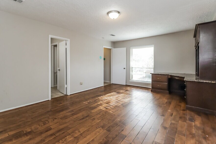 Building Photo - 13483 Castilian Dr