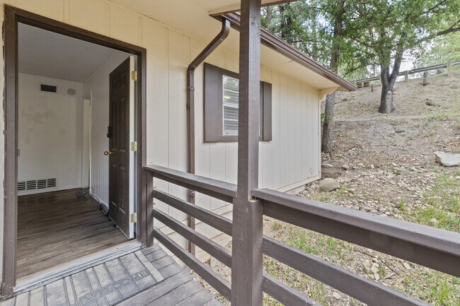 Building Photo - 110 Apache Hills Dr