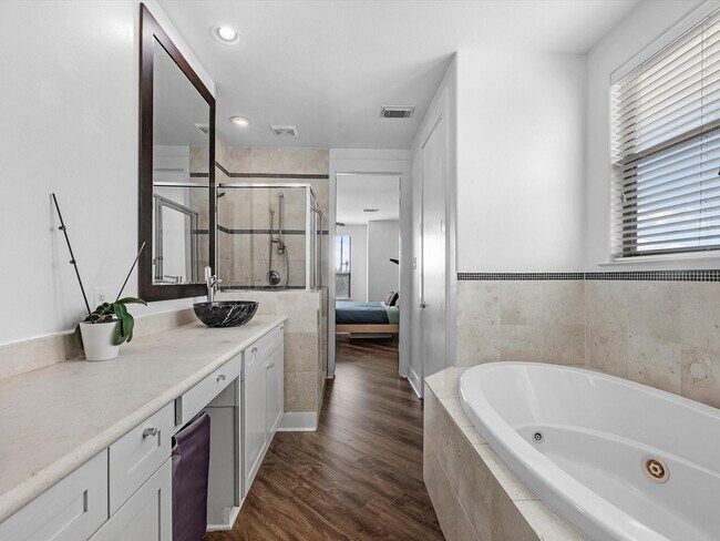 Building Photo - 3421 Gillespie St