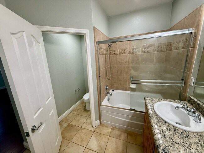 Building Photo - 5443 Washoe St