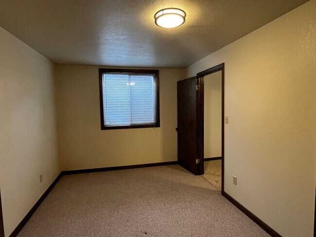 Building Photo - Rare FOUR Bedroom Single Family Home for Rent