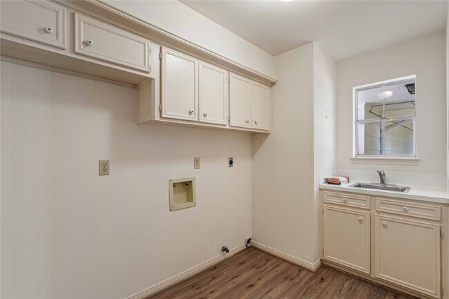 Building Photo - 5606 Graystone Ln