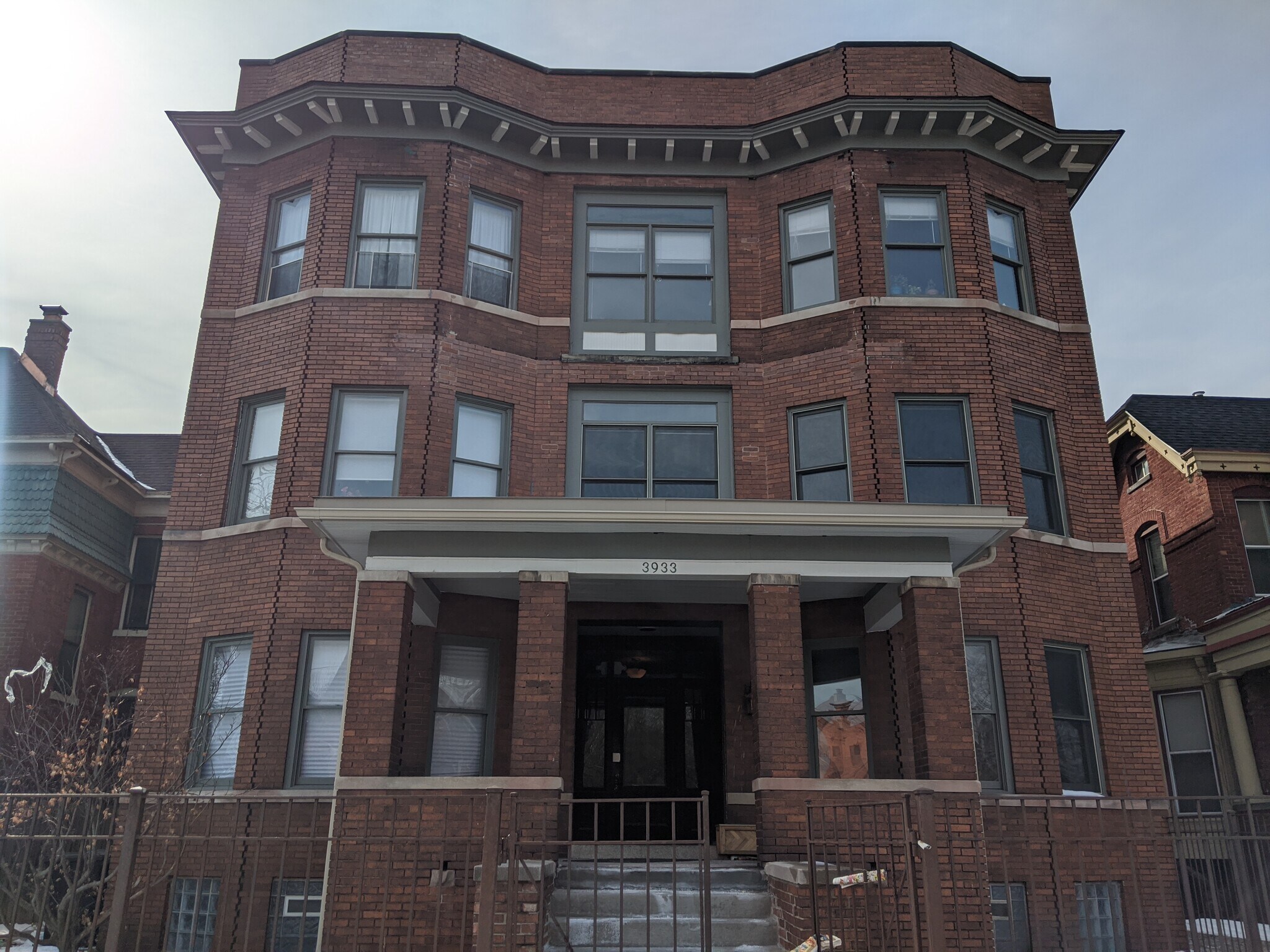 Building Photo - 3933 Trumbull St