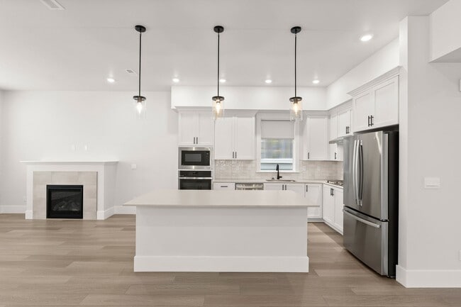 Building Photo - 13737 SW 165th Ave