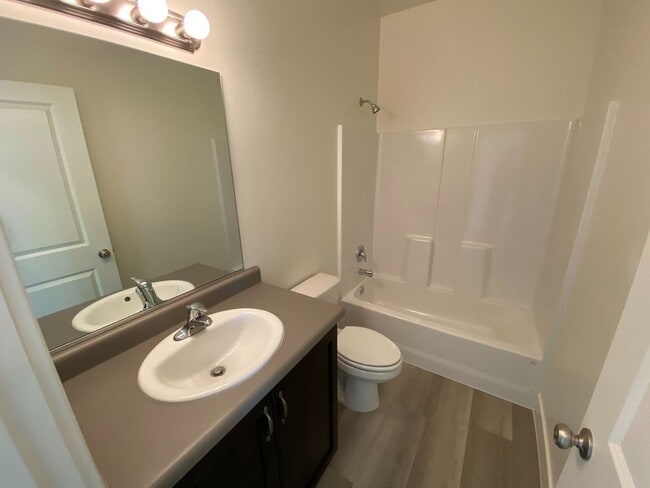 Building Photo - Beautiful 3 Bedroom Single Level Home in S...
