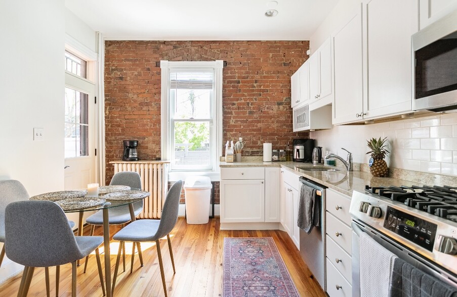 Building Photo - 1407 F St NE