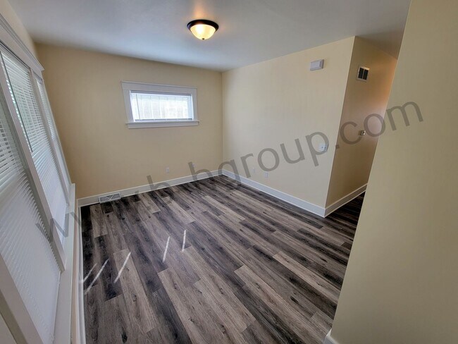 Building Photo - Newly Updated