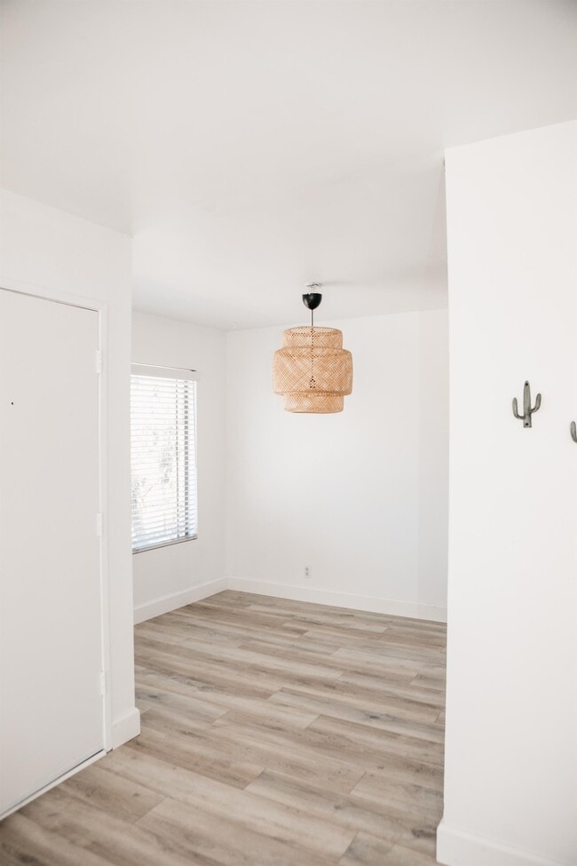 Building Photo - 681 Diamond Way