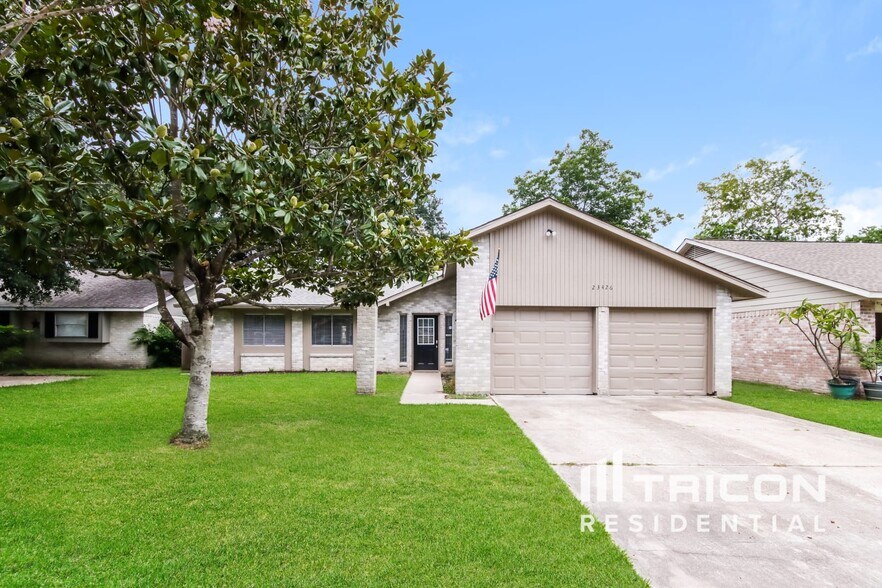Primary Photo - 23426 Canyon Lake Dr