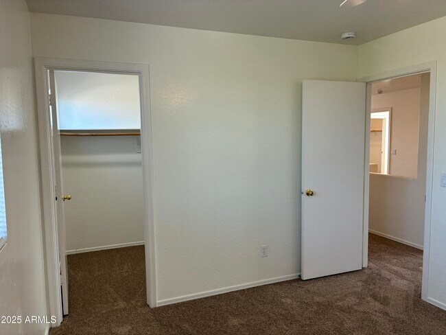 Building Photo - 25177 W Park Ave