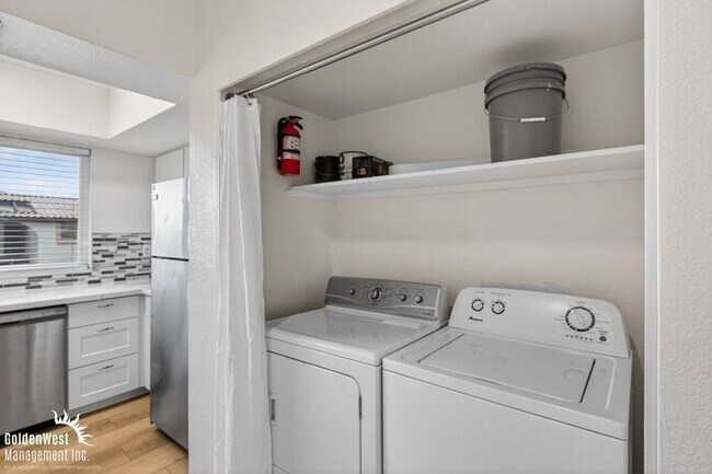 Building Photo - Stylish 2Bdm 1Ba Apartment with Fireplace in Phoenix!