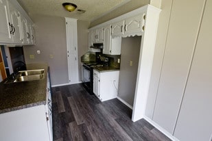 Building Photo - 4025 Sheridan Rd