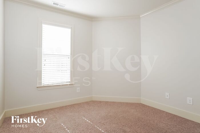 Building Photo - 121 Millwood Dr