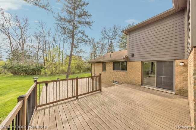 Building Photo - 5240 Clarendon Crest St