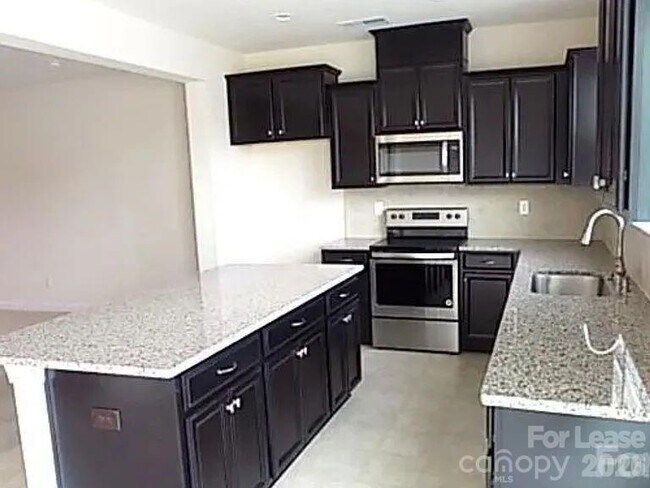 Building Photo - 5633 Garrow Glen Rd