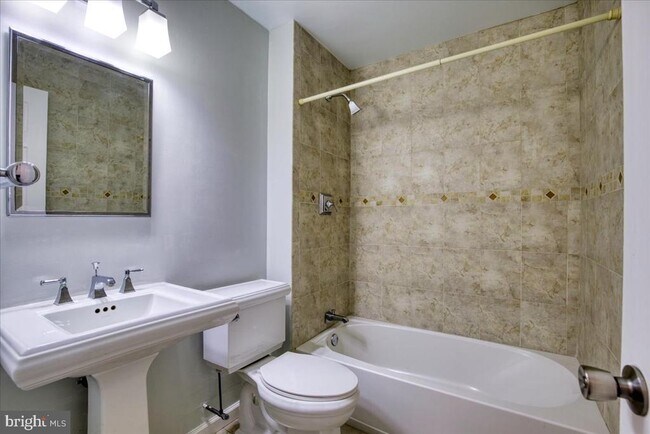 Building Photo - 1674 High Point Ln