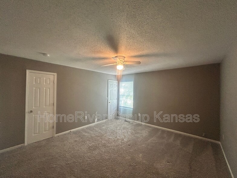Building Photo - 5631 N Northwood Terrace