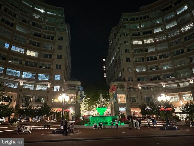 Building Photo - 1701 Lake Shore Crest Dr