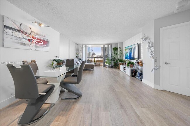 Building Photo - 3530 Mystic Pointe Dr