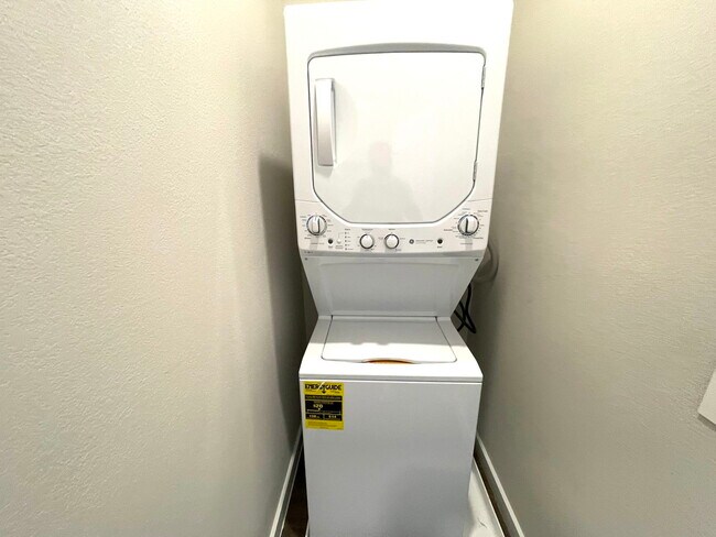 Building Photo - 1127 Eloise Dr