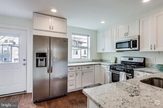 Building Photo - 629 Morton Pl NE
