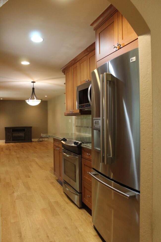 Building Photo - Gorgeous 2 Story Home in Columbine West!