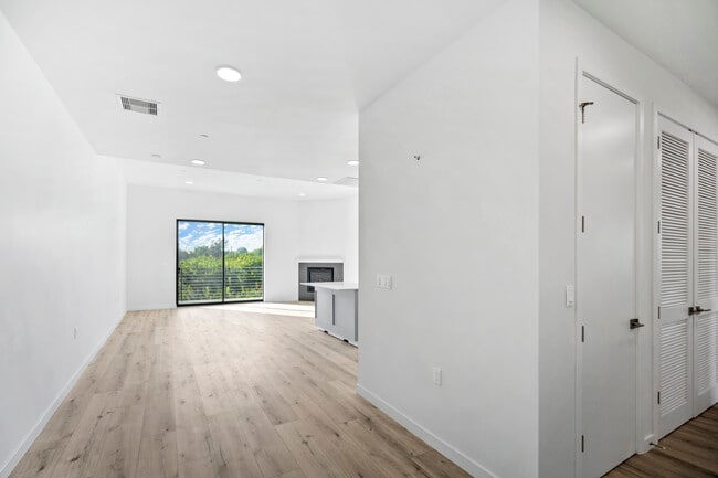 Building Photo - 4707 Fulton Ave