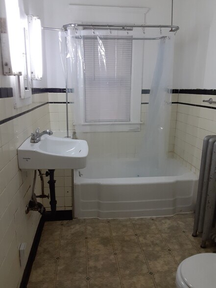 Building Photo - 83 Main St