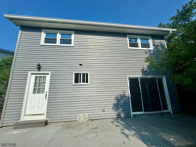 Building Photo - 41 W Main St