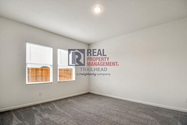 Building Photo - Attractive 4/2 Open Concept Home