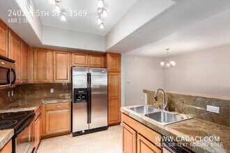 Building Photo - 2402 E 5th St