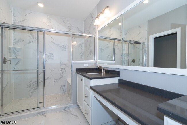 Building Photo - 76 Van Cleef Dr