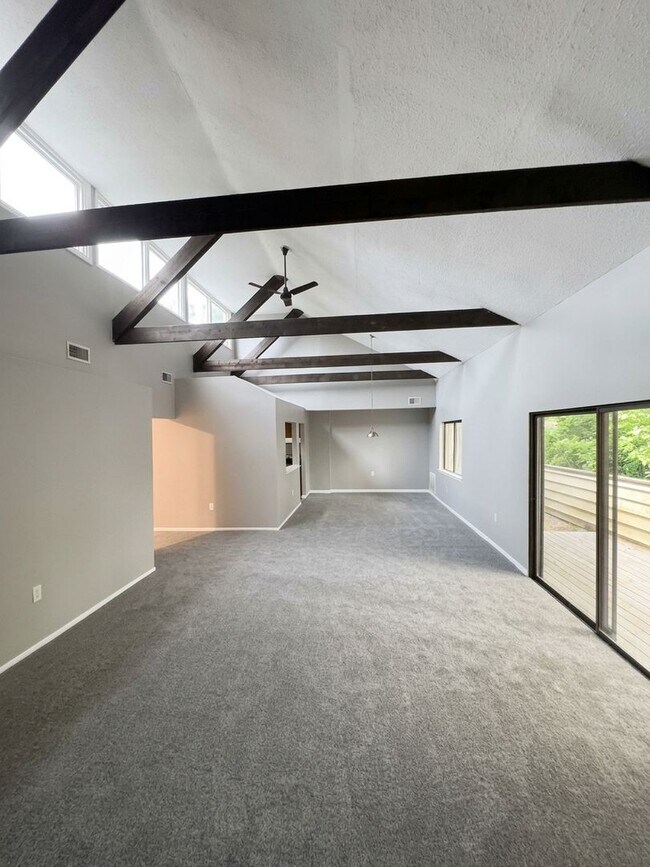 Building Photo - 15 Suntop Ct