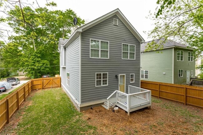 Building Photo - 1318 Brewster St SW