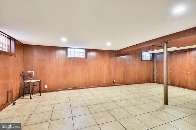 Building Photo - 1231 Northview Rd