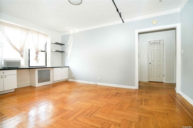 Building Photo - 62-64 Saunders St-