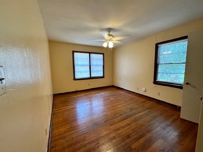 Building Photo - 1725 Airport Dr