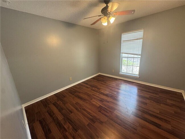Building Photo - 3267 Zephyr Dr