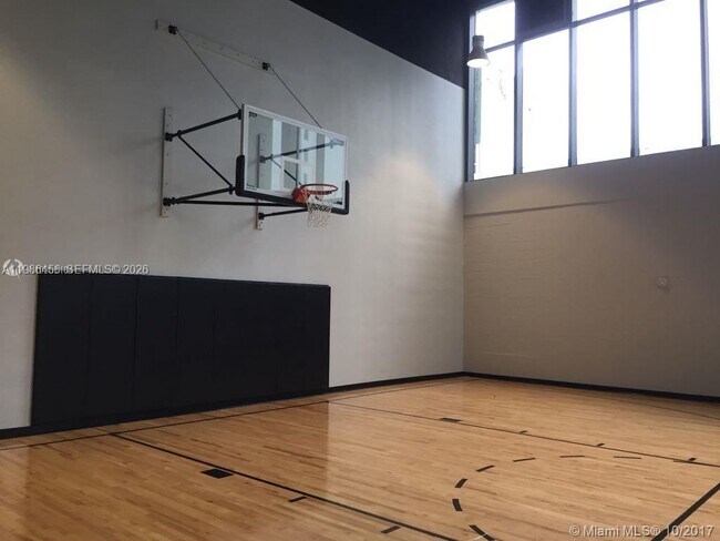 Building Photo - 1010 Brickell Ave