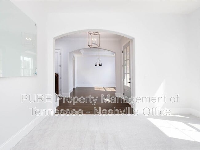 Building Photo - 631 Silva Ln