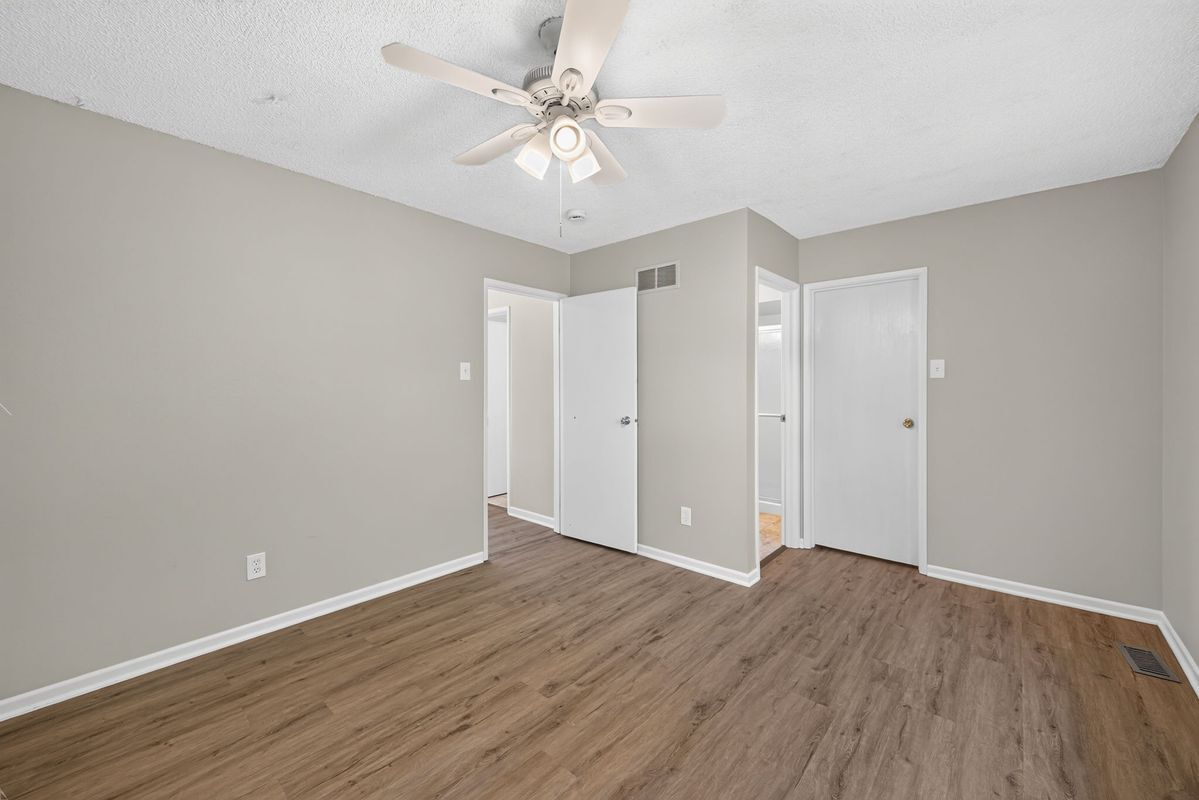 Building Photo - 13391 Hiddendale Ln