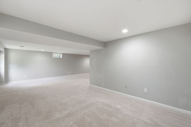 Building Photo - Experience the perfect blend of comfort, style, and functionality in this beautifully designed fo...