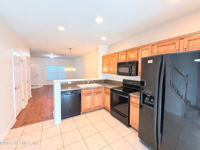 Building Photo - 8106 Summer Cove Ct